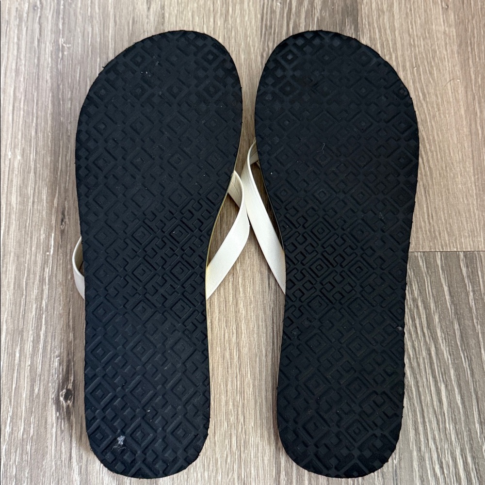 Tory Burch flip flops 🩴 - Picture 3 of 4